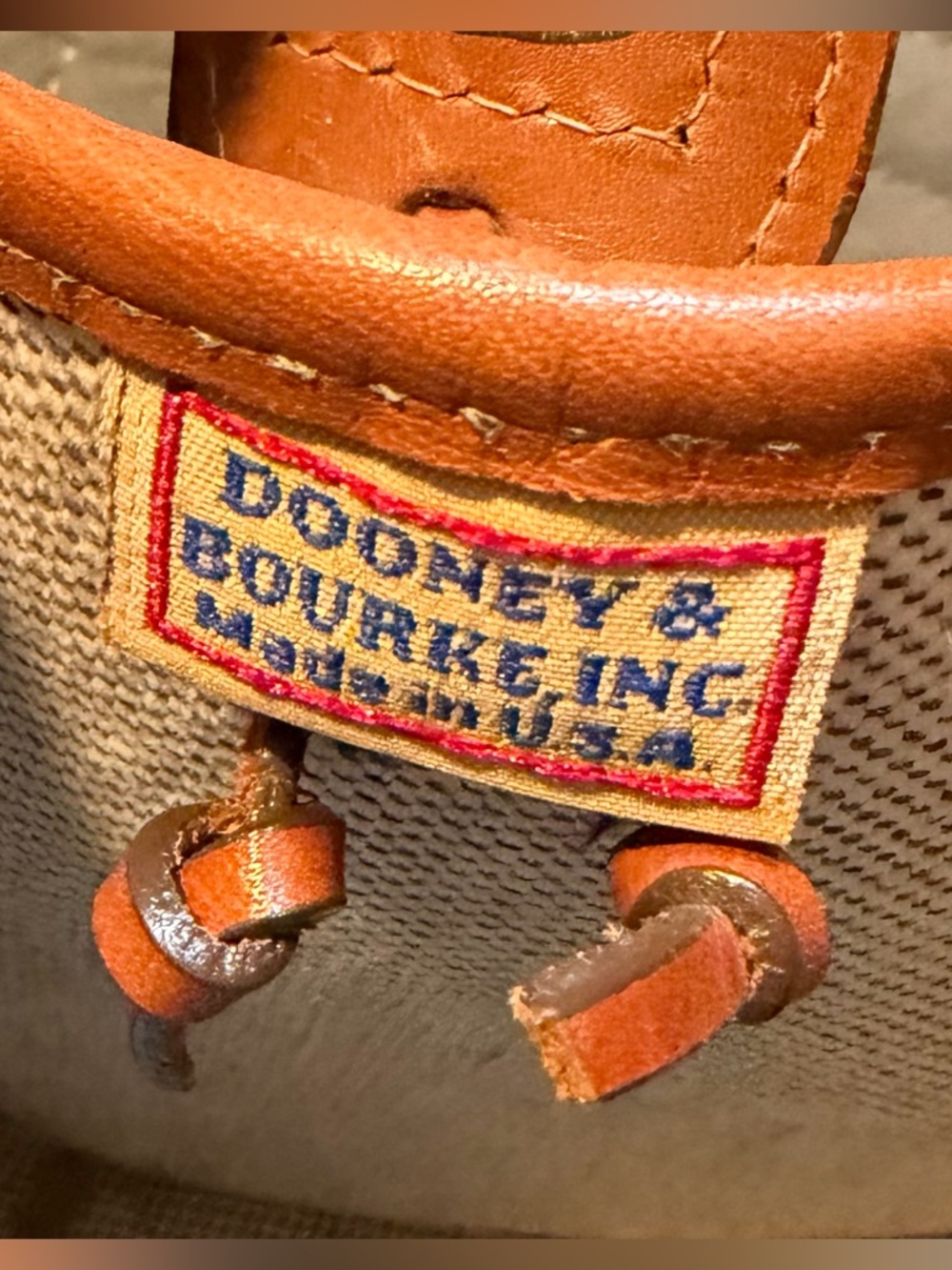Dooney & Bourke  Vintage Cabrio Barrel Bag Tan Leather USA Y2K Shoulder Bag - Picture 7 of 16